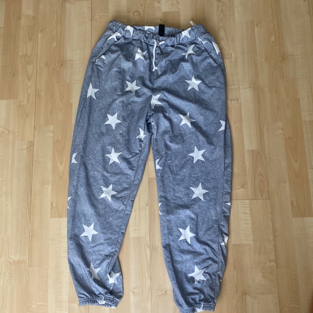Cozy grey sweatpants with stars